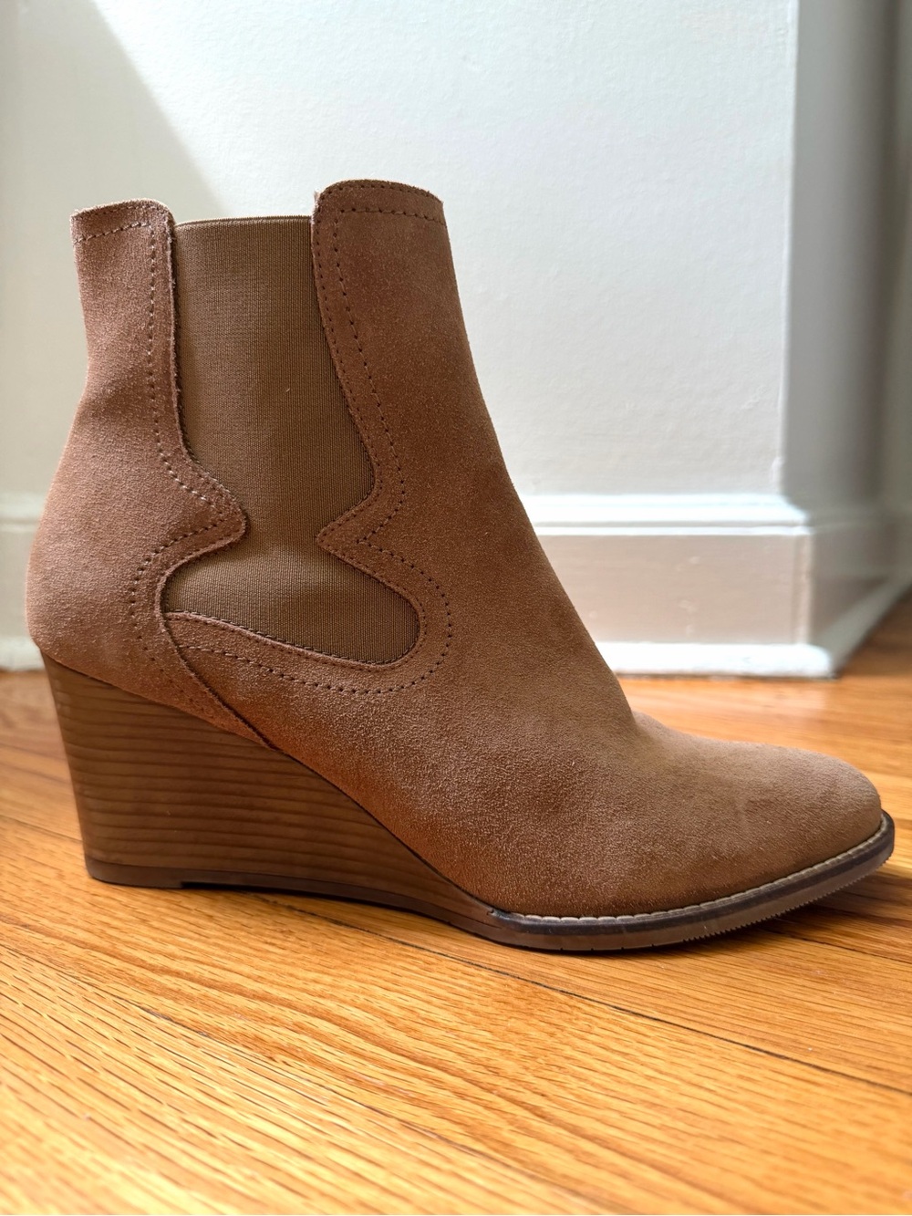Andre Assous Sadie Cognac Suede Wedge Heel Western Cowgirl Bootie Women’s 9.5